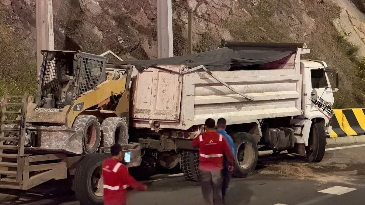 Presunta falla mecánica de un camión tolva habría provocado trágico choque en cadena en La Pirámide