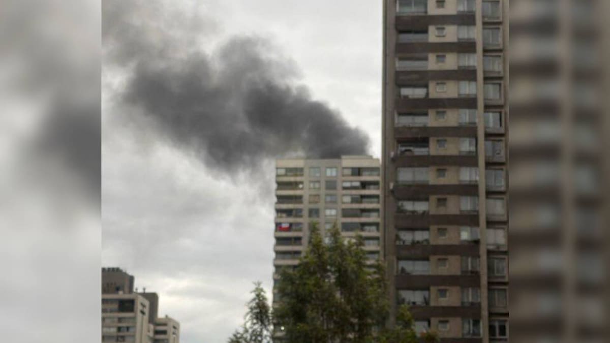 Emergencia en el centro de Santiago: incendio afecta departamento residencial y obliga a desvíos de tránsito