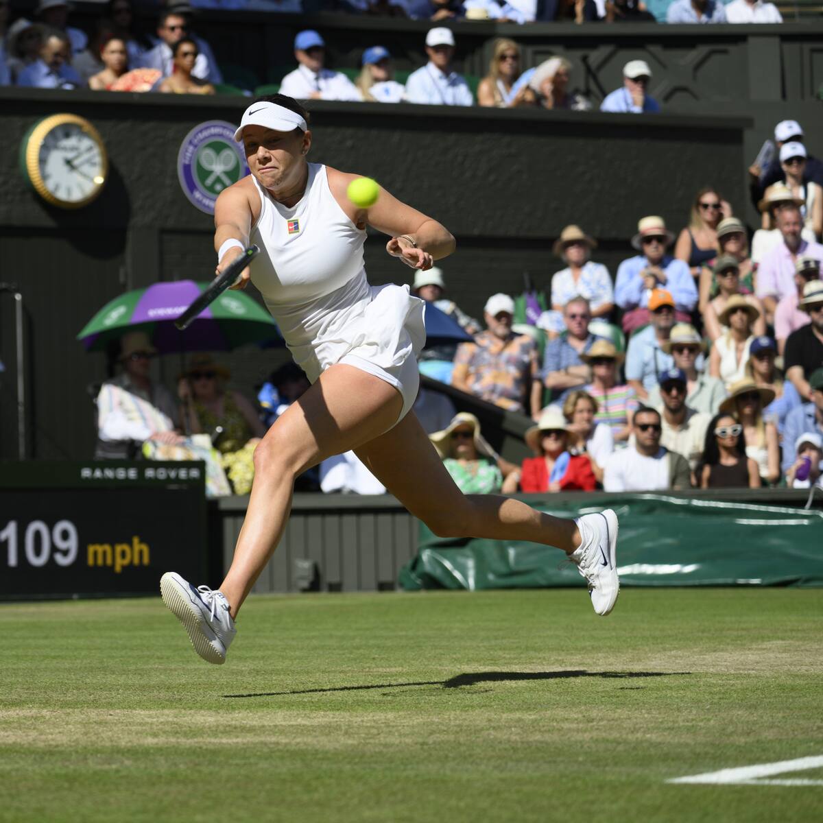 Iga Swiatek le propina una paliza a su rival y se consagra como campeona por primera vez en Wimbledon