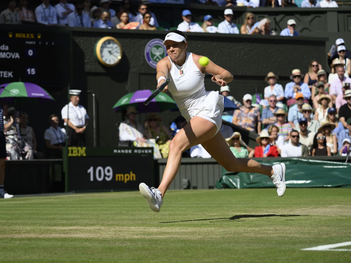 Iga Swiatek le propina una paliza a su rival y se consagra como campeona por primera vez en Wimbledon
