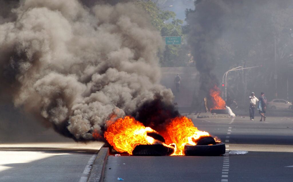 Barricadas en jornada de manifestaciones contra el gobierno en Medellín