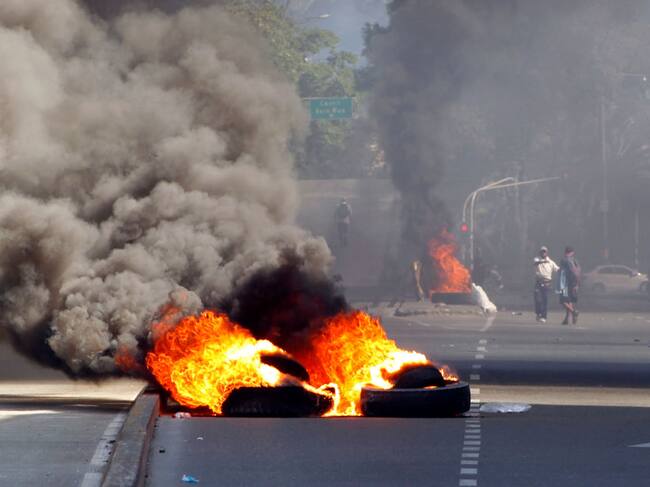 Barricadas en jornada de manifestaciones contra el gobierno en Medellín