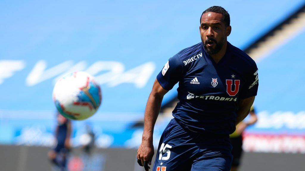 4 de Octubre del 2020/SANTIAGOJean Beausejour(c),durante el partido valido por la Decimotercera fecha del Campeonato Nacional AFP PlanVital 2020, entre Universidad Católica vs Universidad de Chile, disputado en el Estadio San Carlos de Apoquindo.
FOTO:FRANCISCO LONGA/AGENCIAUNO