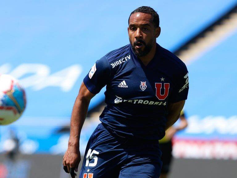 4 de Octubre del 2020/SANTIAGOJean Beausejour(c),durante el partido valido por la Decimotercera fecha del Campeonato Nacional AFP PlanVital 2020, entre Universidad Católica vs Universidad de Chile, disputado en el Estadio San Carlos de Apoquindo.
FOTO:FRANCISCO LONGA/AGENCIAUNO