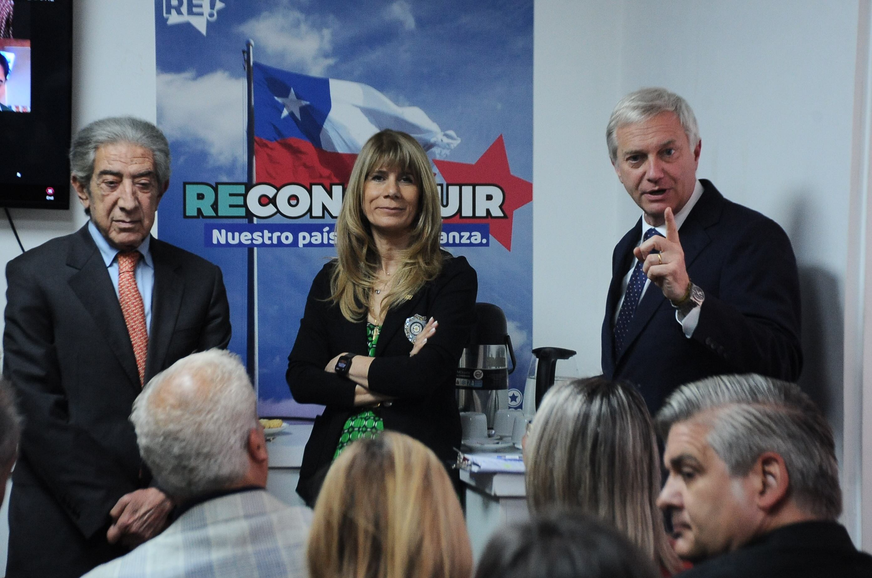 Agencia UNO | José Antonio Kast (a la derecha), Ximena Rincón (al centro) y Jorge Tarud (a la izquierda).
