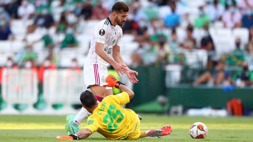 Claudio Bravo volvió a ser titular y atajó en la gran remontada del Real Betis ante el Celtic