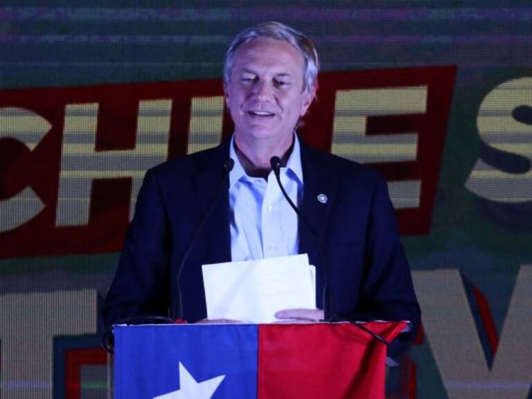 Kast tras triunfar en Primera Vuelta: «En diciembre vamos a elegir entre libertad y comunismo. Vamos a derrotar a esa izquierda intransigente»