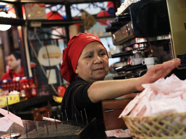 Desempleo en Chile baja a 8,4% y el índice en mujeres se aleja de los dos dígitos