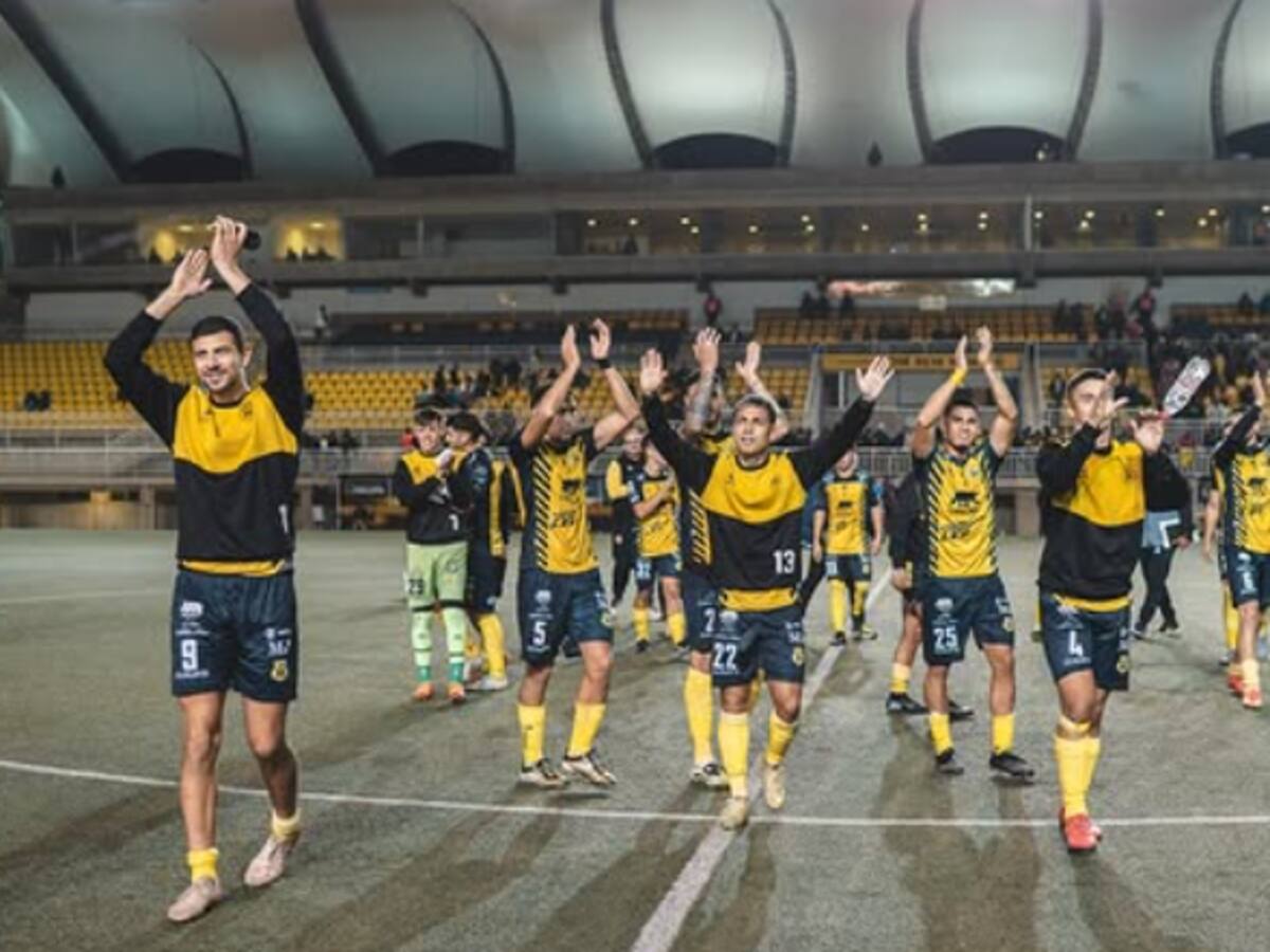 Preocupación total: jugador del fútbol chileno se desvanece y sufre convulsiones en actividad con hinchas