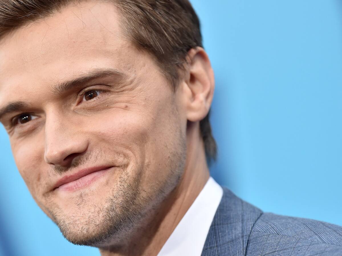 «Si tuviera una mujer, la golpearía esta noche»: Actor de The Flash fue despedido tras reviralización de antiguos tweets