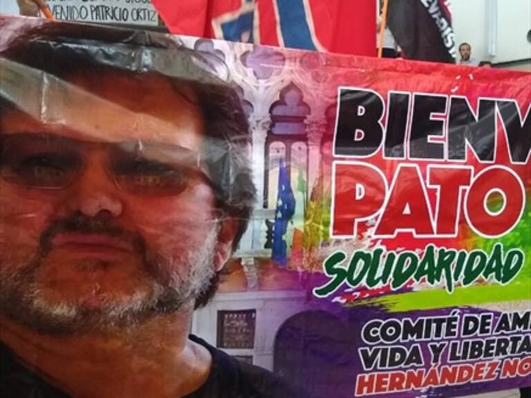 Adherentes al MPMR recibieron a Patricio Ortiz en el aeropuerto de Santiago