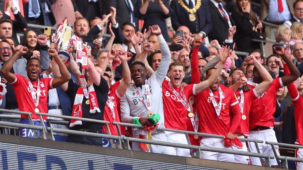 LONDON, ENGLAND - MAY 29: Nottingham Forest lift the Sky Bet Championship Play-Off trophy at full time of the Sky Bet Championship Play-Off Final match between Huddersfield Town and Nottingham Forest at Wembley Stadium on May 29, 2022 in London, England. (Photo by Robbie Jay Barratt - AMA/Getty Images)