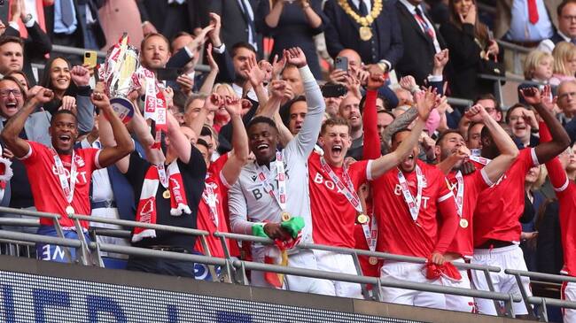 LONDON, ENGLAND - MAY 29: Nottingham Forest lift the Sky Bet Championship Play-Off trophy at full time of the Sky Bet Championship Play-Off Final match between Huddersfield Town and Nottingham Forest at Wembley Stadium on May 29, 2022 in London, England. (Photo by Robbie Jay Barratt - AMA/Getty Images)