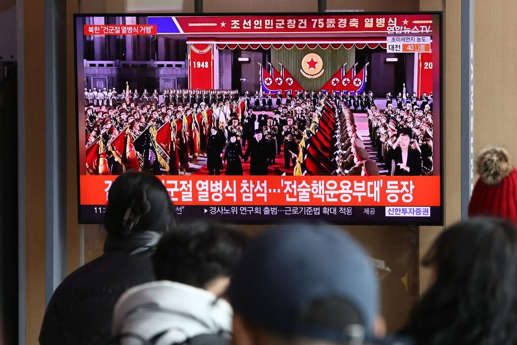 Televisión en Seúl muestra a Kim Jong Un en la parada militar