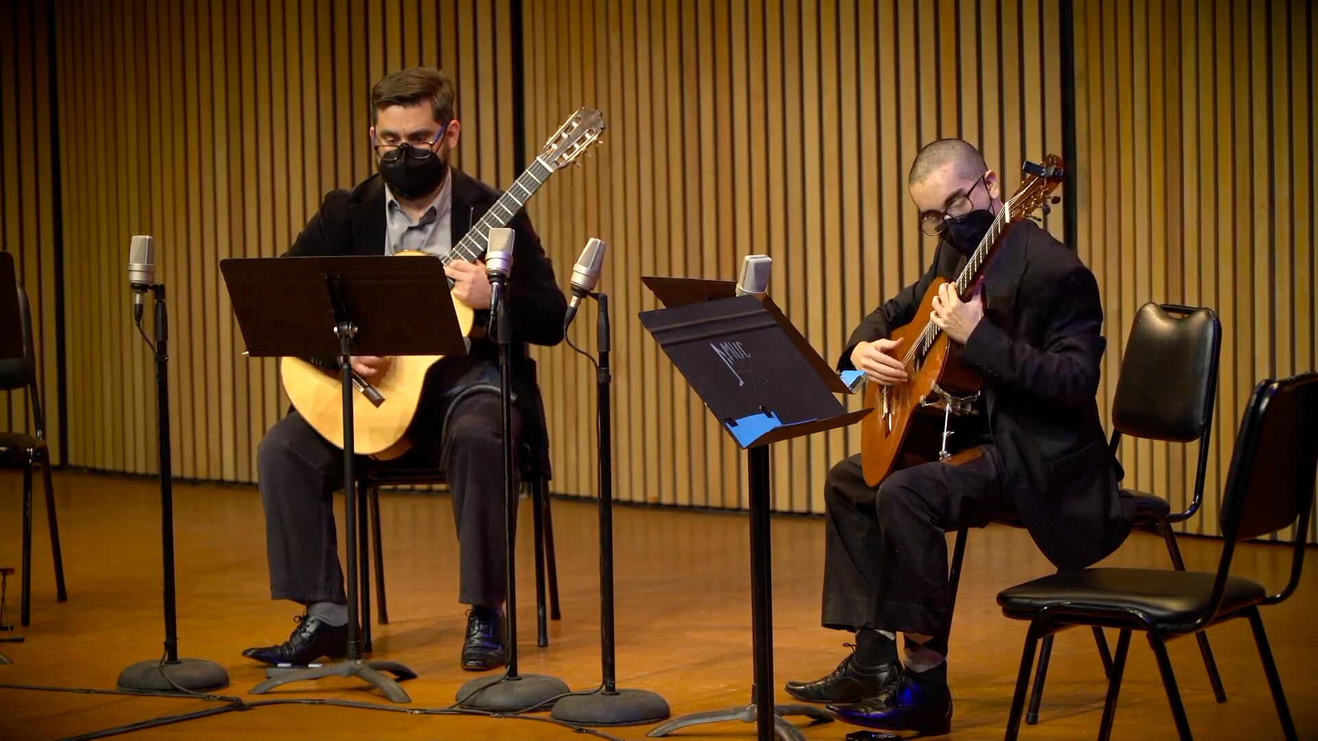 Los guitarristas Diego Castro y Erik Marroquin