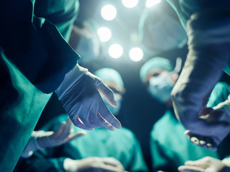 Paciente sufre paro cardiorrespiratorio durante procedimiento estético en clínica de Providencia