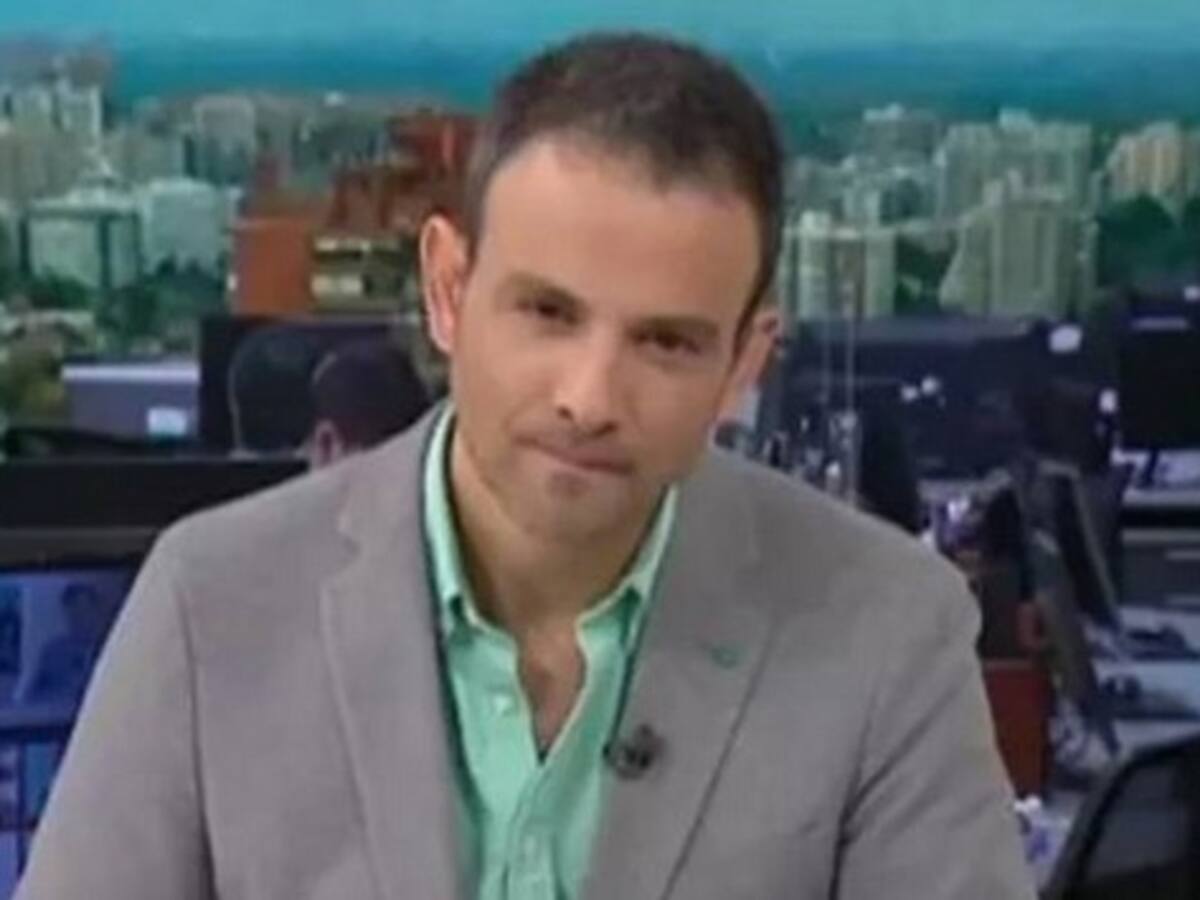 Gonzalo Ramírez vivió su primer chascarro en vivo en Mega: «No se enoje, querida directora»