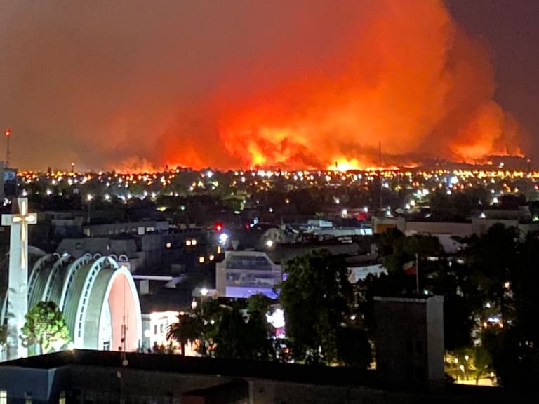 Por incendio forestal en Ñuble: autoridades evacuaron los sectores de Villa Jerusalén y Quilmo
