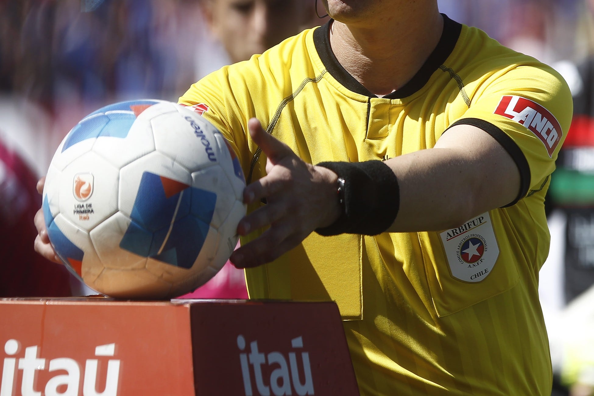 Fútbol chileno en alerta: Sindicato de Árbitros aprueba huelga con 99,2% de los votos tras rechazar última oferta de la ANFP