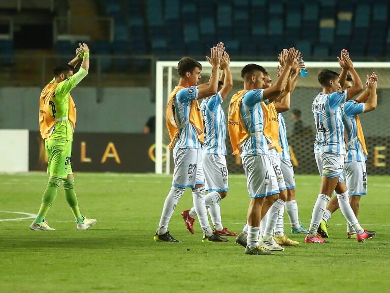 Magallanes rebaja precios de entradas a sus hinchas más fieles para el duelo con la UC