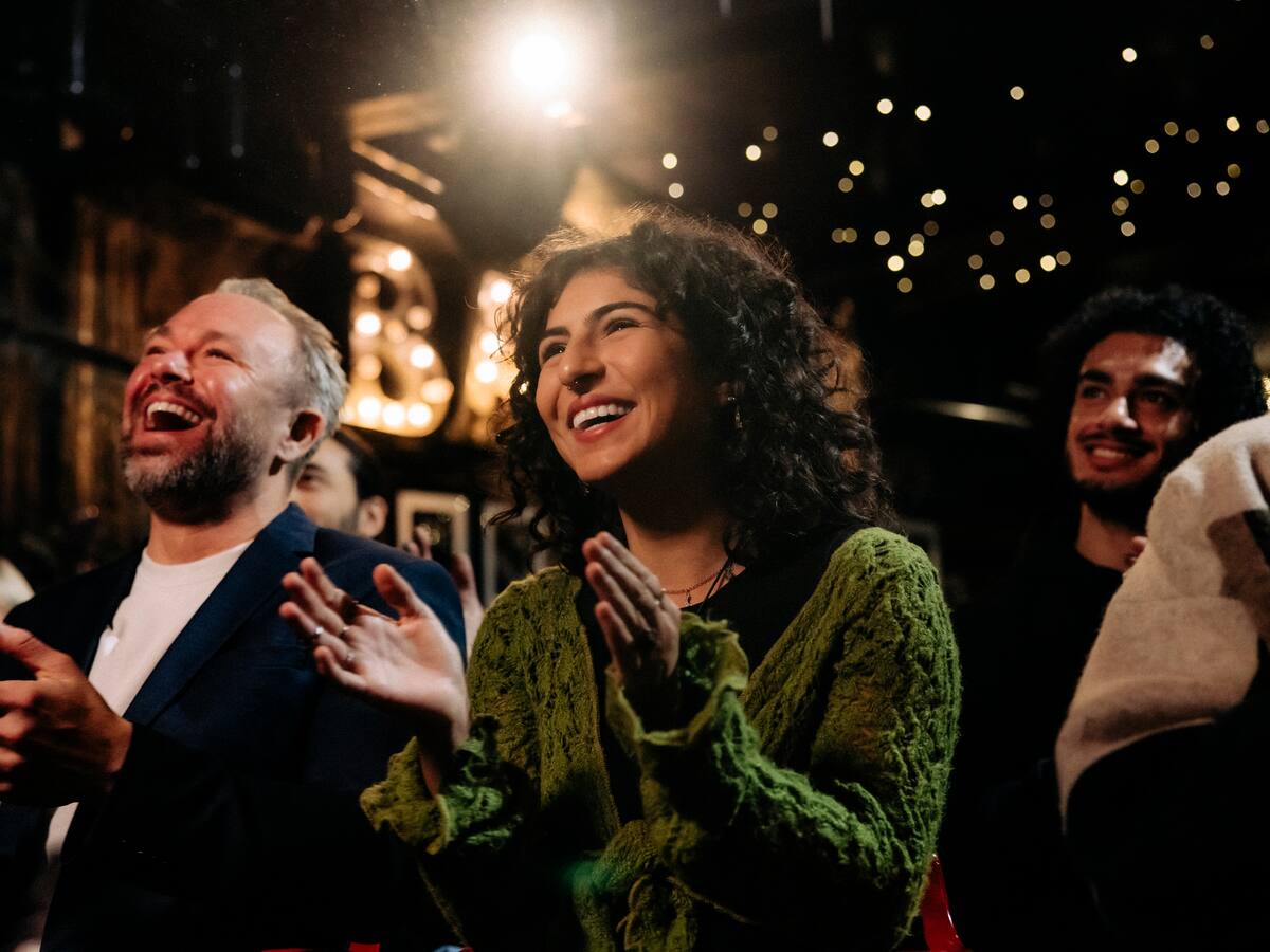 Estos fueron los tres mejores comediantes chilenos, según la última encuesta Cadem