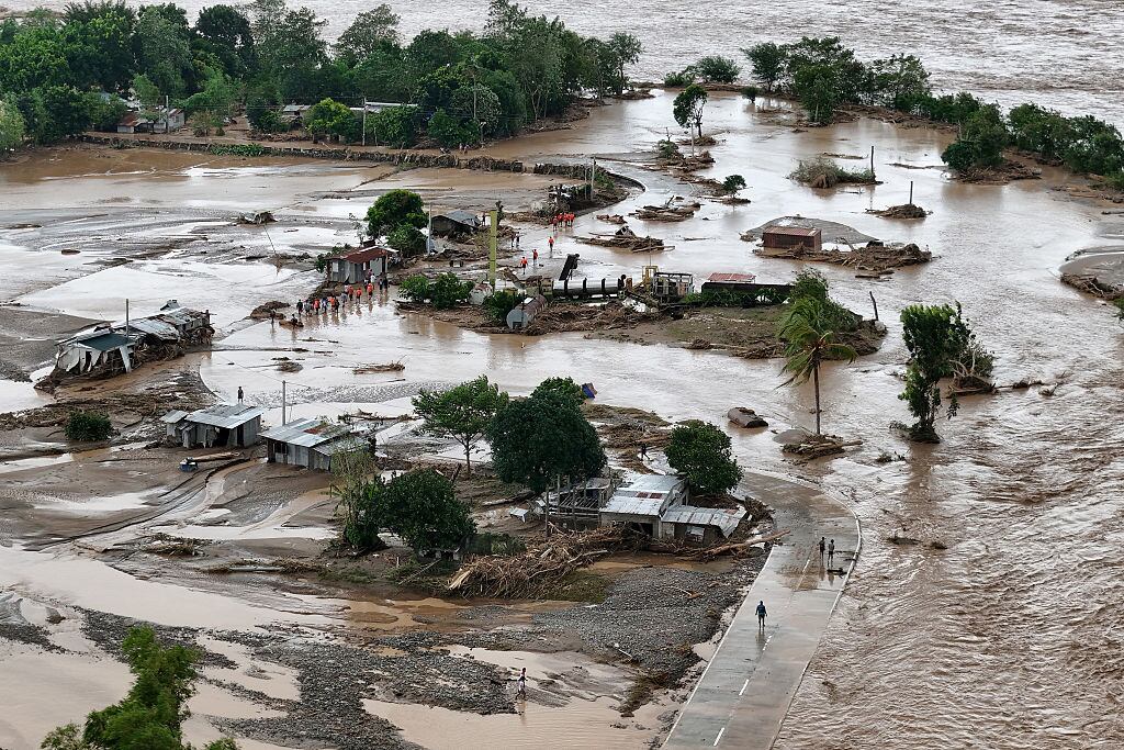 Getty Images | Los daños que dejó el paso del tifón Fung-wong en la provincia de Cagayán, Filipinas
