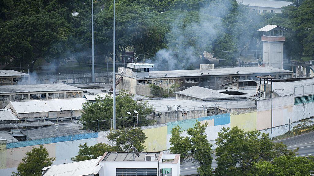 Smoke comes out from La Planta penitetiary in Caracas on May 17, 2012, during a violent standoff. The death of 28 inmates during the last riot in a Venezuelan prison shows that armed violence and corruption keep reigning in the crowded penitentiaries of the country, in spite of the creation a year ago of a ministry to try to regain control, acording to analysts and activists. AFP PHOTO/Leo RAMIREZ (Photo credit should read LEO RAMIREZ/AFP/GettyImages)