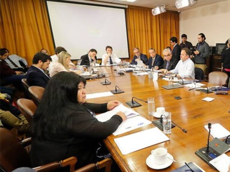 Comisión de Constitución despacha proyectos de paridad y se espera votación en la Cámara