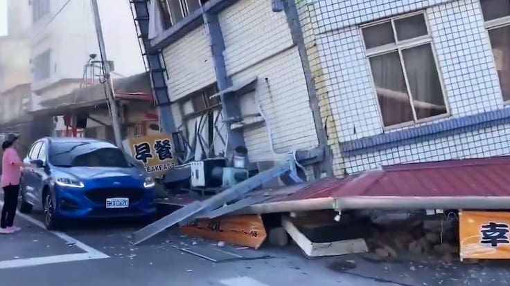 Terremoto de magnitud 7.4 en Taiwán: primeras imágenes muestran estructuras y edificios caídos