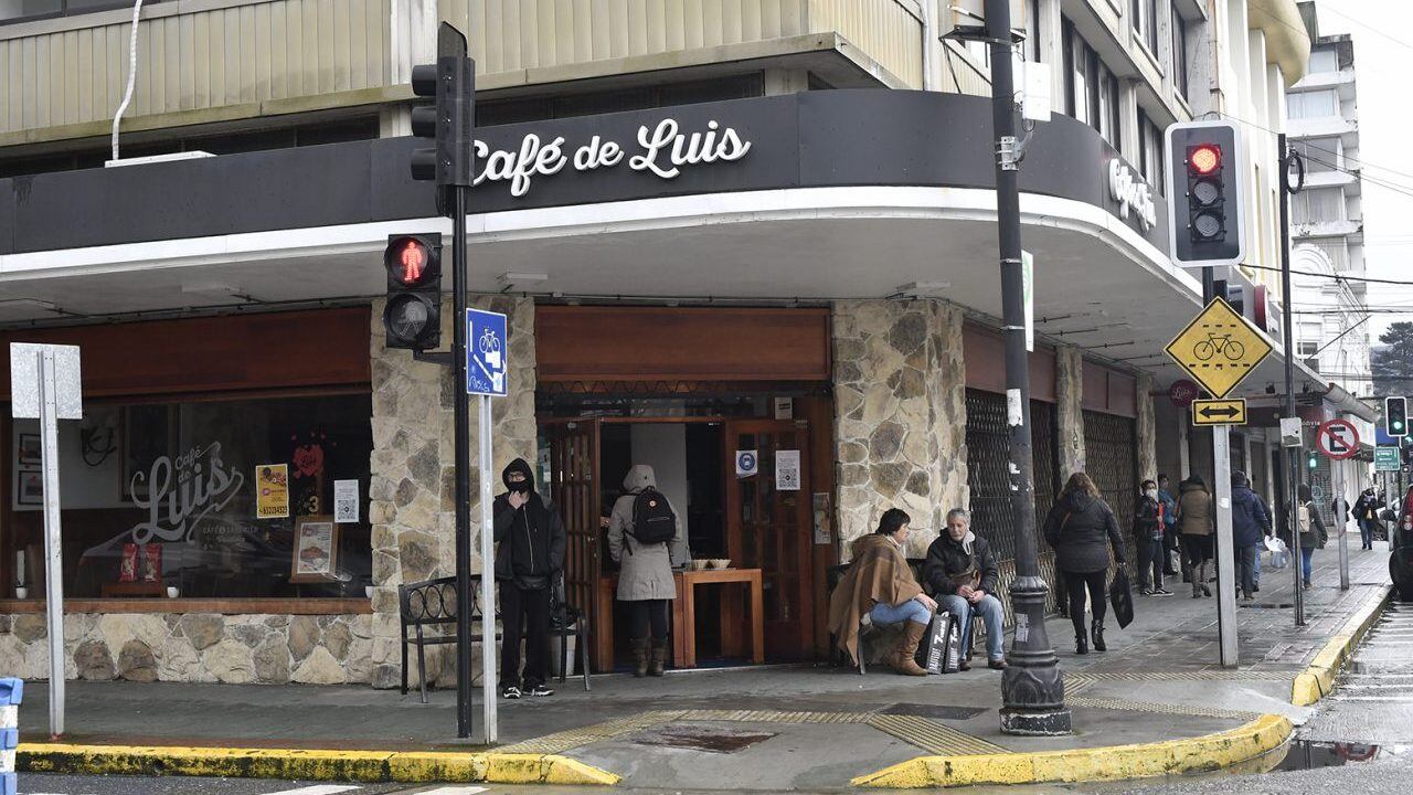 08 de Julio 2020/ VALDIVIAGobierno anunció medidas de desconfinamiento en la Región de de Los Ríos: Autorizan con limites a cines, restoranes y teatros
, restaurant Don Luis Centro de Valdivia.
FOTO. MIGUEL ANGEL BUSTOS/ AGENCIA UNO