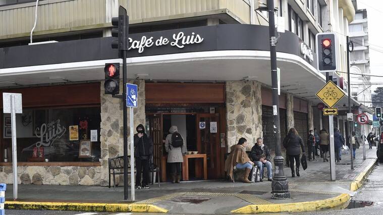 08 de Julio 2020/ VALDIVIAGobierno anunció medidas de desconfinamiento en la Región de de Los Ríos: Autorizan con limites a cines, restoranes y teatros
, restaurant Don Luis Centro de Valdivia.
FOTO. MIGUEL ANGEL BUSTOS/ AGENCIA UNO