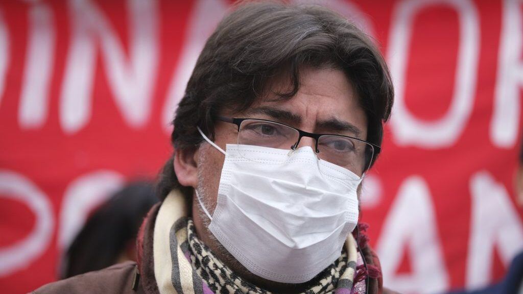 19 De Junio del 2021/SantiagoEl candidato a presidente por el Partido Comunista y actual alcalde de la comuna de Recoleta, Daniel Jadue, se reune con vecinos de la comuna de Maipu y realiza un puerta a puerta para conversar con ellos.

FOTO: DANIEL ARAYA MARTIN/AGENCIAUNO