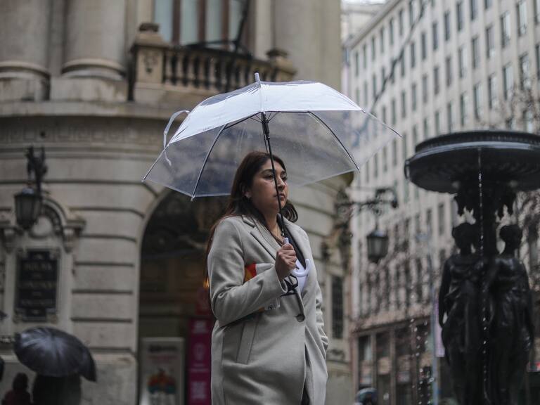 Lluvia en Santiago: ¿Cuántos milímetros caerán y cuándo será más intensa la precipitación?