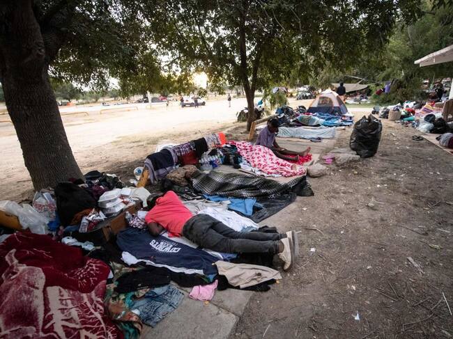 Cientos de migrantes haitianos esperan en México para cruzar a EEUU
