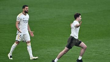Sería por una apuesta: cuatro hinchas entran a la cancha de Wembley en plena final de la Champions League