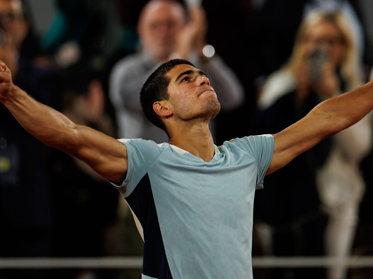 Carlos Alcaraz sigue firme y se instala en los octavos de final de Roland Garros