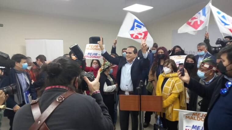 Carlos Maldonado inscribe su candidatura presidencial