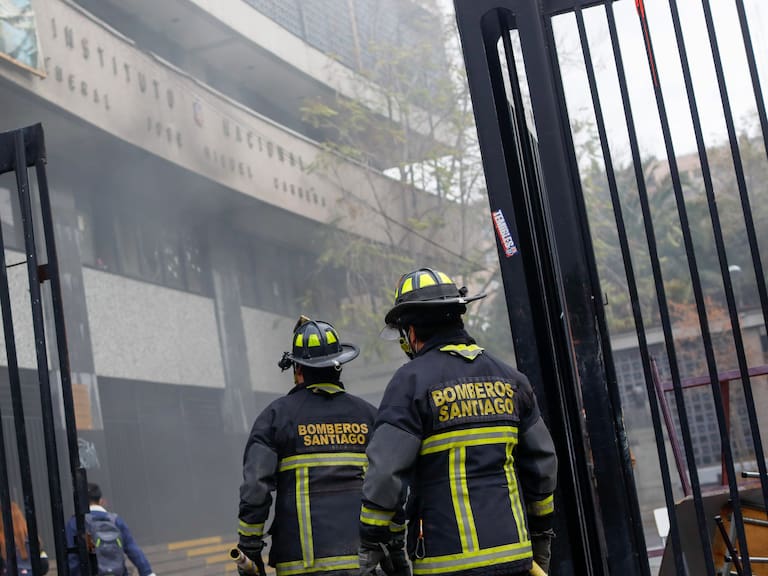 23 de Mayo de 2022/SANTIAGOVista del Instituto Nacional en cual se incendió por incidentes entre estudiantes y carabineros.
FOTO:CRISTOBAL ESCOBAR/AGENCIAUNO