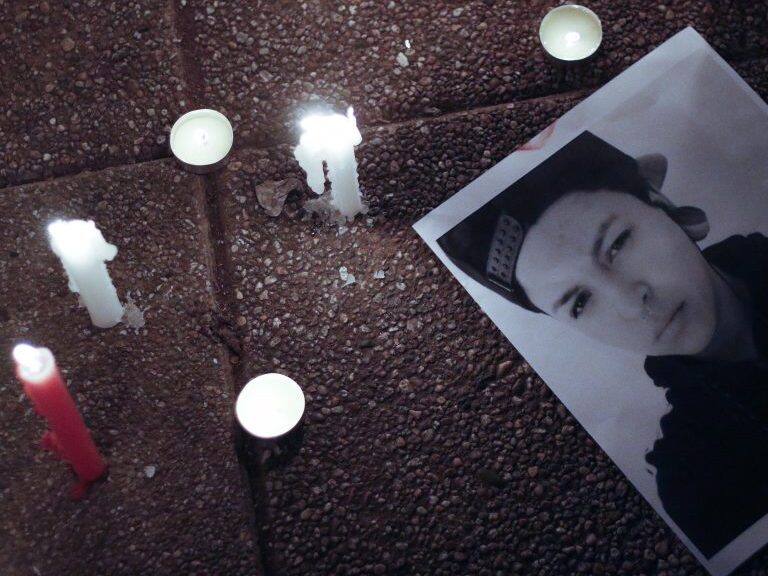 25 de junio del 2019/SANTIAGOOrganizaciones de Mujeres lesbianas y Feministas realizan una velatón en el marco del tercer aniversario del asesinato de la joven lesbiana de Quillota, Nicole Saavedra.
FOTO: SEBASTIAN BELTRAN GAETE/AGENCIAUNO