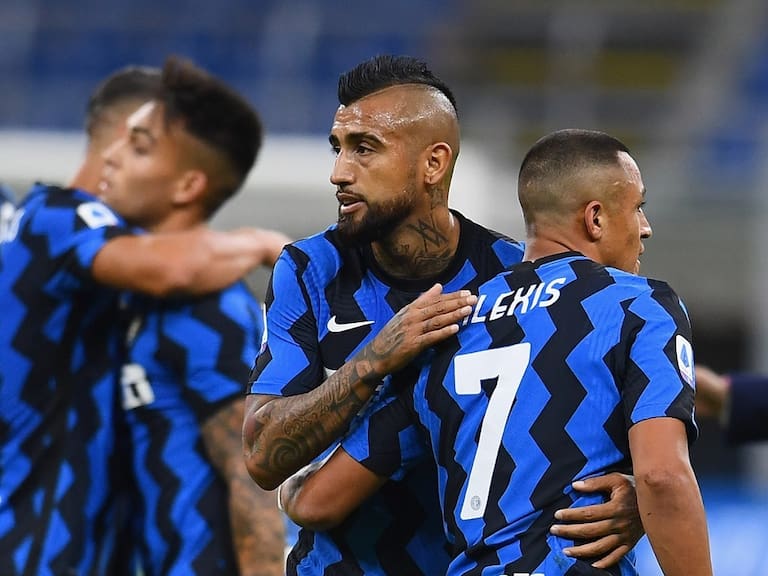 Con Vidal y Alexis, el Inter logra sufrida victoria ante el Atalanta y es más líder que nunca en Italia