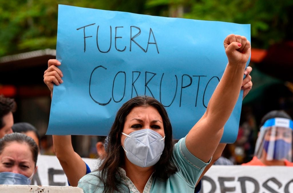 Manifestantes rechazan al gobierno de Paraguay en la ciudad de San Lorenzo