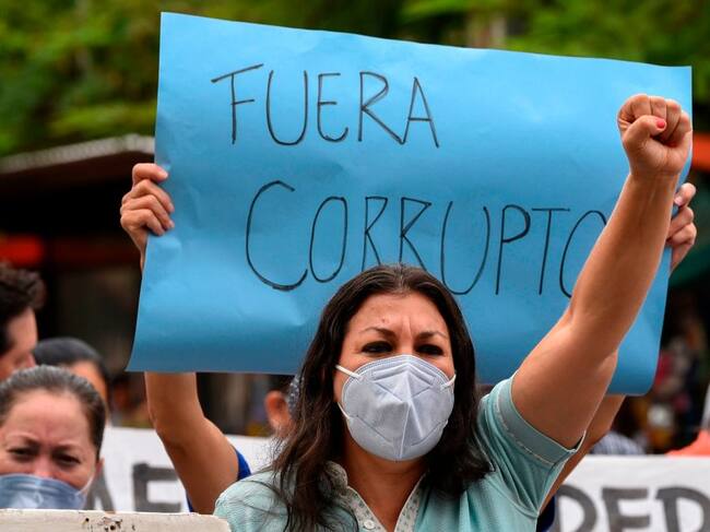 Manifestantes rechazan al gobierno de Paraguay en la ciudad de San Lorenzo