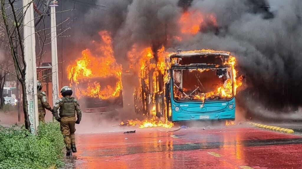 Incidentes, bus quemado, inba, 1024x576 jpg ok