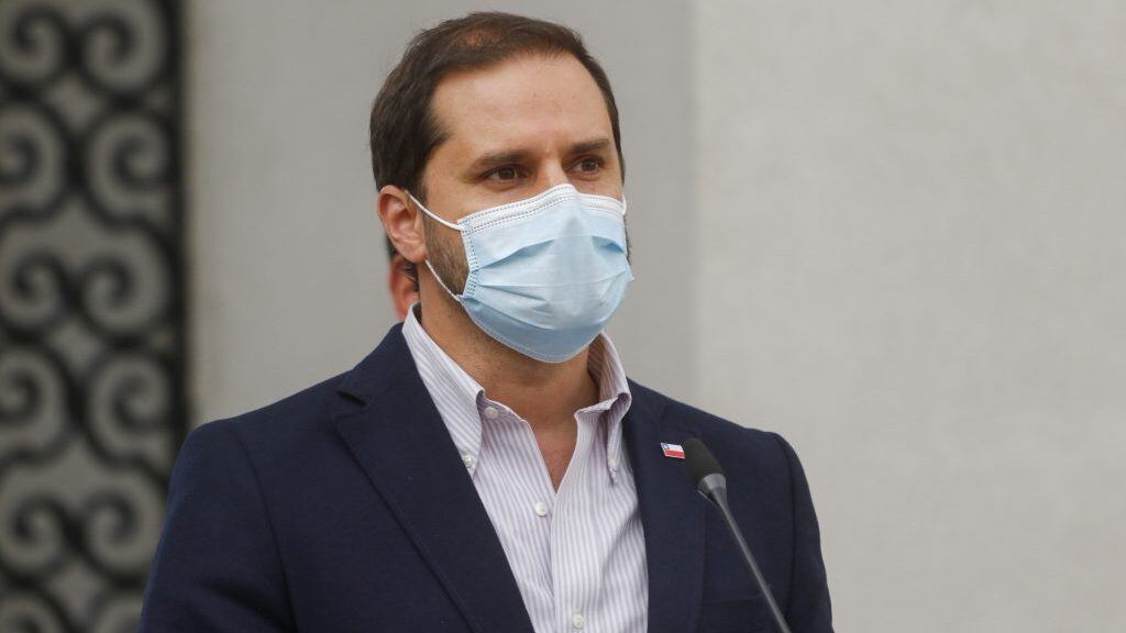 22 de septiembre del 2021/SANTIAGOEl ministro Secretario General de Gobierno, Jaume Bellolio, se refieren el en patio de los Naranjos, a la extradición de Raúl Escobar Poblete, alias el Comandante Emilio, quien viene viajando desde Mexico a suelo nacional.
FOTO: SEBASTIAN BELTRAN GAETE/AGENCIAUNO