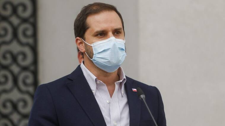 22 de septiembre del 2021/SANTIAGOEl ministro Secretario General de Gobierno, Jaume Bellolio, se refieren el en patio de los Naranjos, a la extradición de Raúl Escobar Poblete, alias el Comandante Emilio, quien viene viajando desde Mexico a suelo nacional.
FOTO: SEBASTIAN BELTRAN GAETE/AGENCIAUNO