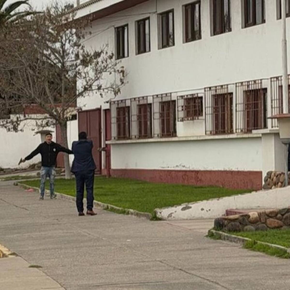 Elevan a dos los heridos tras disparos frente a cuartel de la PDI en La Serena