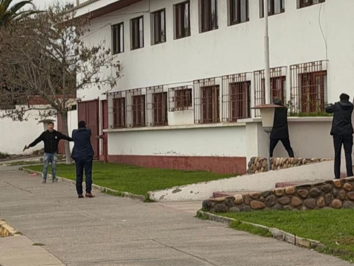 Elevan a dos los heridos tras disparos frente a cuartel de la PDI en La Serena