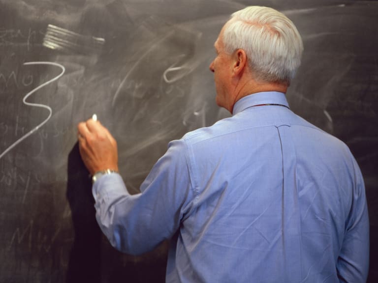 Profesor perdió $24 millones en estafa piramidal: así operaba la organización en que invirtió todos sus ahorros