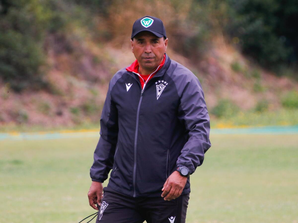 Santiago Wanderers oficializa la salida de Héctor Robles: multicampeón con Colo Colo asoma como su reemplazante