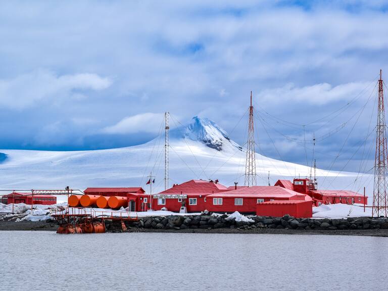 Base Naval Antártica “Arturo Prat” celebra 78 Años de soberanía en la Antártica